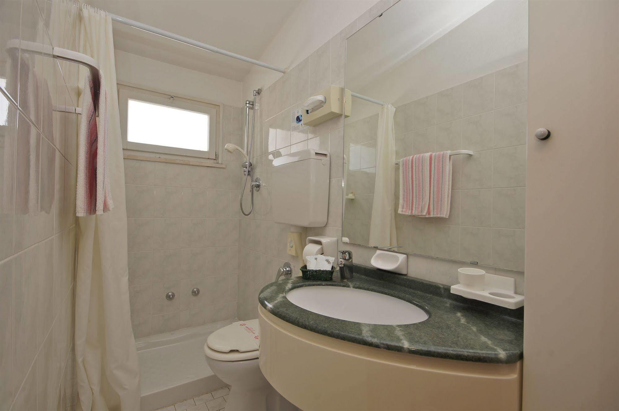 Hotel Victory Cesena Bagian luar foto